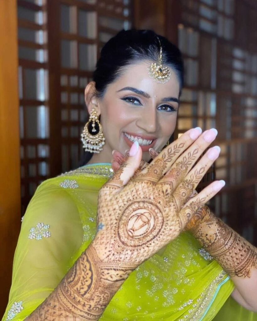 Halima Khan Nizami - Mehendi Artist