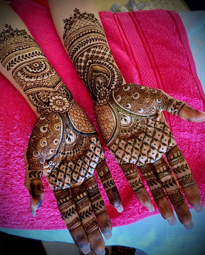 Halima Khan Nizami - Mehendi Artist