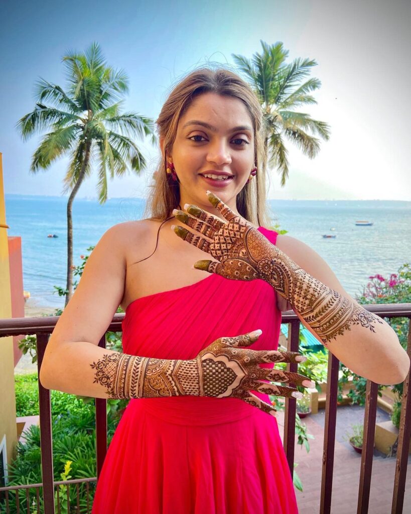 Halima Khan Nizami - Mehendi Artist
