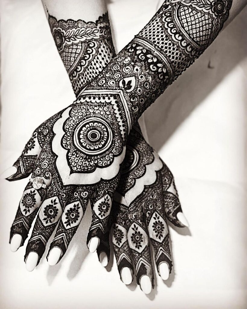 Halima Khan Nizami - Mehendi Artist