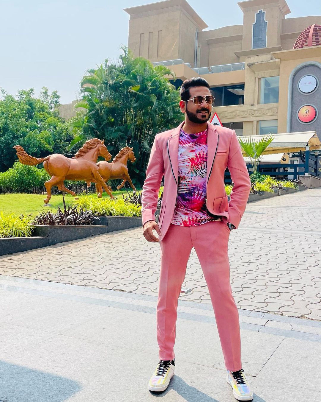 Anchor Azhar Kazi