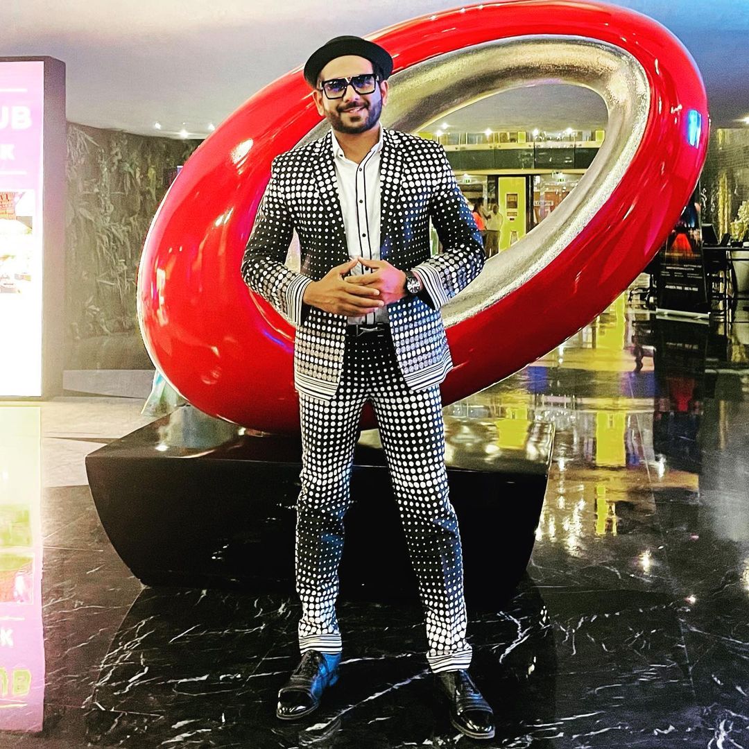 Anchor Azhar Kazi